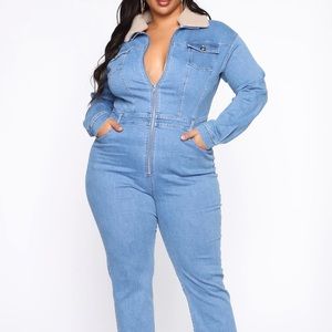 Medium Wash Denim jumpsuit. Detachable Sherpa collar. Zip Front . 2XL